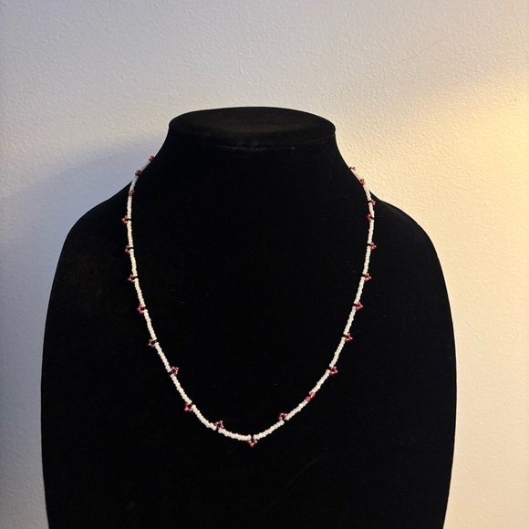 Elegant White and Pink Beaded Necklace - Picture 3 of 7
